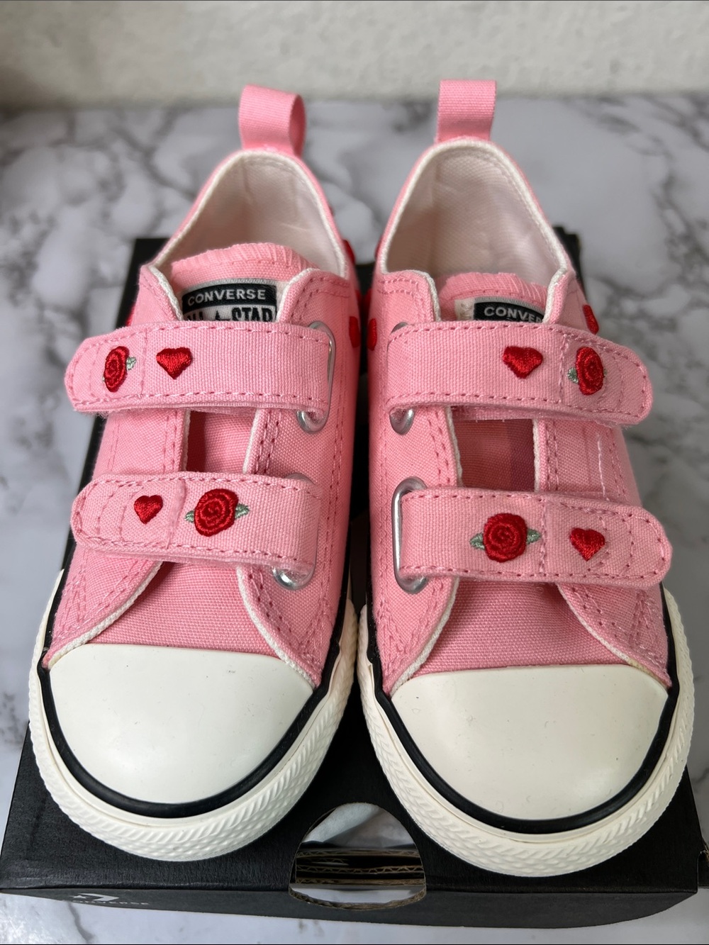 Converse Chuck Taylor All Star Sneaker Size 8